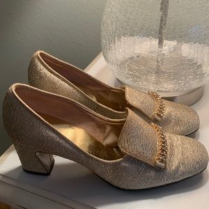 Vintage gold rhinestone embellished shoes, size 4AA. little girl dress up! 👠